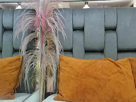 JESSYCORTES online show from April 17, 2026, 4:59 am