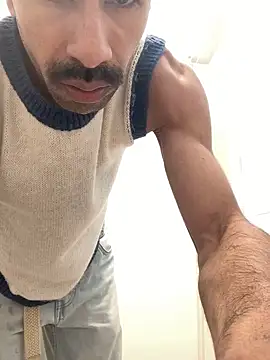 Snapshot of Lucascacaca chatting on December 16, 2024, 2:27 pm Lucascacaca online show from December 16, 2024, 2:27 pm