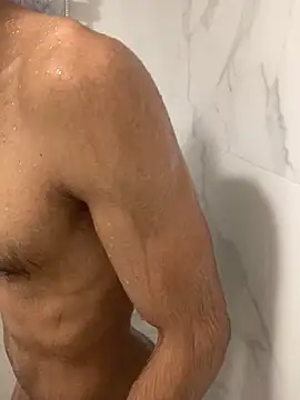 Snapshot of Lucascacaca chatting on February 22, 2025, 10:18 am Lucascacaca online show from February 22, 2025, 10:18 am