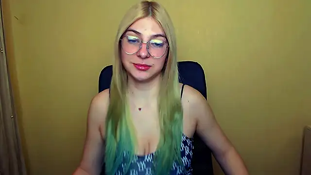 Luna Lush  online show from January 8, 2025, 8:27 am