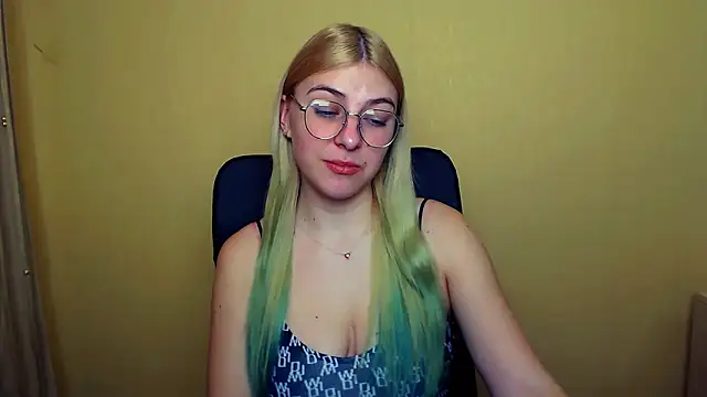 Luna Lush  online show from January 8, 2025, 11:32 am