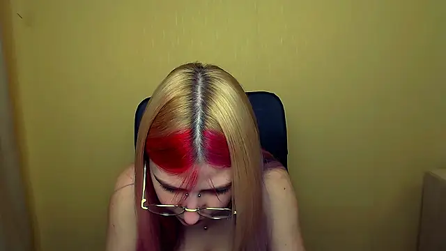 Luna Lush  online show from March 4, 2025, 11:29 am