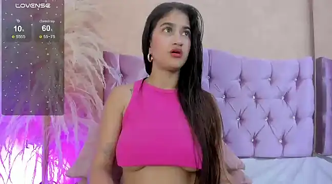 Snapshot of MIIAHERNANDEZ chatting on January 8, 2025, 10:48 pm MIIAHERNANDEZ online show from January 8, 2025, 10:48 pm