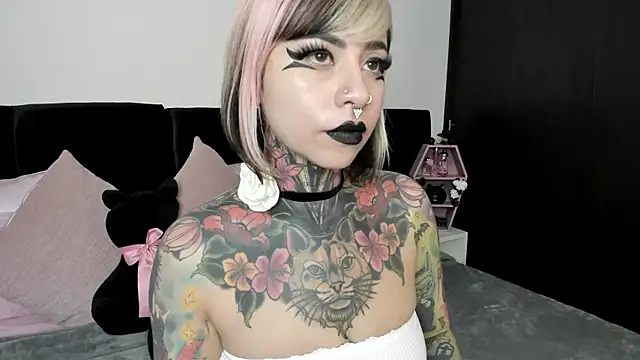 NikkiRamone online show from January 8, 2025, 12:05 pm