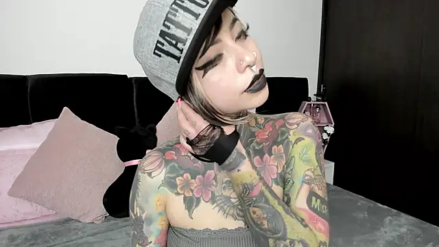 NikkiRamone online show from January 10, 2025, 3:16 pm