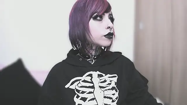 NikkiRamone online show from September 9, 2025, 11:32 am