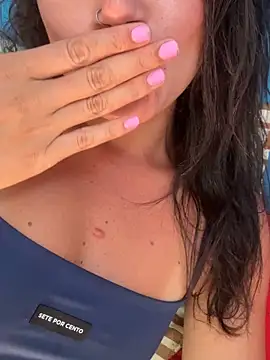 BetinaSoares online show from December 15, 2025, 5:39 pm