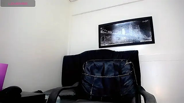 Snapshot of Diosiris_Riannys chatting on October 24, 2025, 7:10 pm Diosiris Riannys online show from October 24, 2025, 7:10 pm