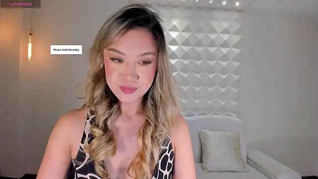 Snapshot of RebeccaHudson chatting on May 3, 2026, 10:54 am RebeccaHudson online show from May 3, 2026, 10:54 am