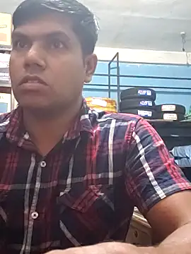 Snapshot of roundbunny chatting on February 5, 2025, 10:33 pm roundbunny online show from February 5, 2025, 10:33 pm