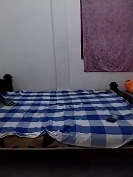 Snapshot of roundbunny chatting on October 25, 2025, 5:08 pm roundbunny online show from October 25, 2025, 5:08 pm