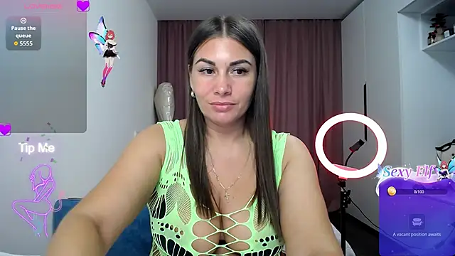 LinaSparks online show from April 15, 2026, 3:52 pm