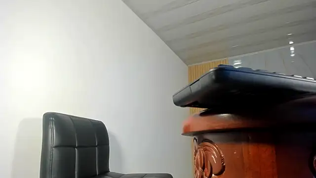 Keila Mendoza online show from February 11, 2026, 6:51 am