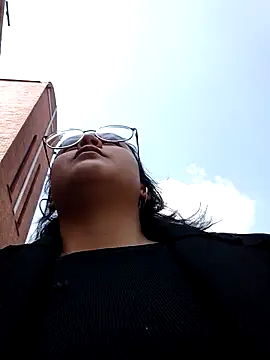 lara moon25 online show from December 5, 2024, 5:28 pm