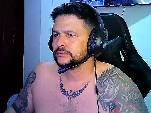 tupapito00 online show from June 1, 2026, 1:40 am