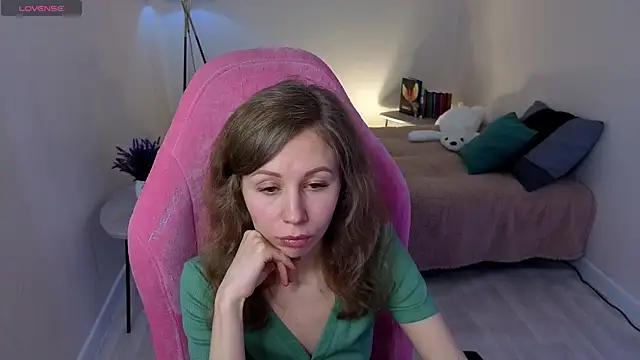 Snapshot of Lill_Mary chatting on February 16, 2025, 6:43 am Lill Mary online show from February 16, 2025, 6:43 am