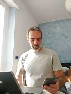 Snapshot of Marcolino183 chatting on January 13, 2025, 10:47 am Marcolino183 online show from January 13, 2025, 10:47 am