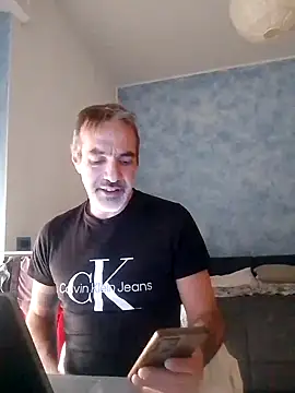 Snapshot of Marcolino183 chatting on January 15, 2025, 2:13 pm Marcolino183 online show from January 15, 2025, 2:13 pm