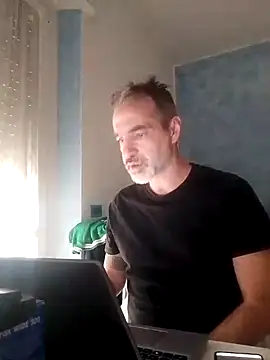 Snapshot of Marcolino183 chatting on February 14, 2025, 3:05 pm Marcolino183 online show from February 14, 2025, 3:05 pm