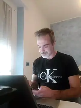 Snapshot of Marcolino183 chatting on March 13, 2025, 3:28 pm Marcolino183 online show from March 13, 2025, 3:28 pm