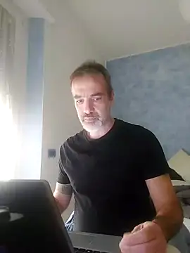 Snapshot of Marcolino183 chatting on March 14, 2025, 9:14 am Marcolino183 online show from March 14, 2025, 9:14 am