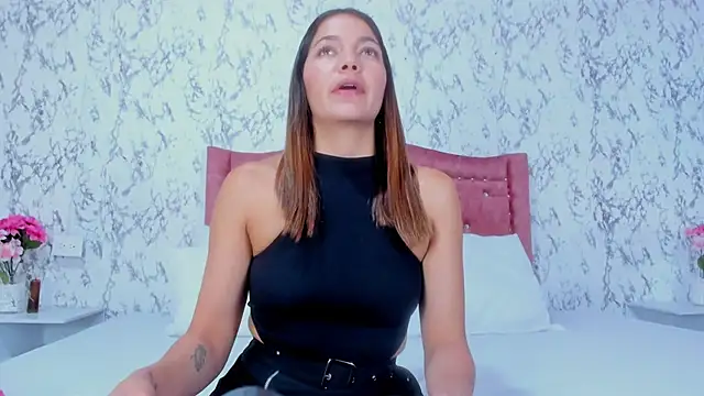 Mia Malkovaa  online show from February 27, 2026, 5:13 pm