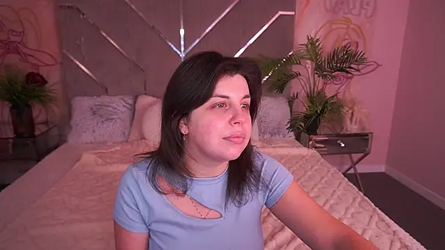 Snapshot of MirandaWong chatting on February 3, 2026, 5:49 am MirandaWong online show from February 3, 2026, 5:49 am