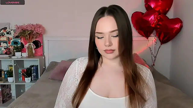 Snapshot of LittleKiitten chatting on May 31, 2026, 2:35 pm LittleKiitten online show from May 31, 2026, 2:35 pm