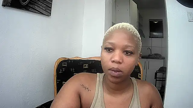 Snapshot of GoldenPussyXOXO chatting on February 24, 2026, 9:24 pm GoldenPussyXOXO online show from February 24, 2026, 9:24 pm