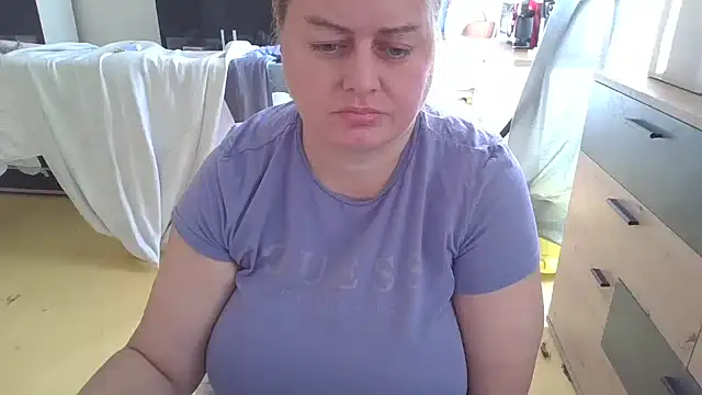Snapshot of Meliss_Official9 chatting on February 18, 2025, 8:49 am Meliss Official9 online show from February 18, 2025, 8:49 am