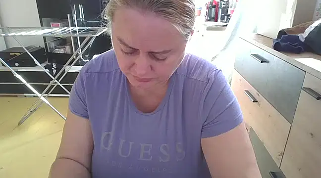 Snapshot of Meliss_Official9 chatting on February 19, 2025, 7:50 am Meliss Official9 online show from February 19, 2025, 7:50 am