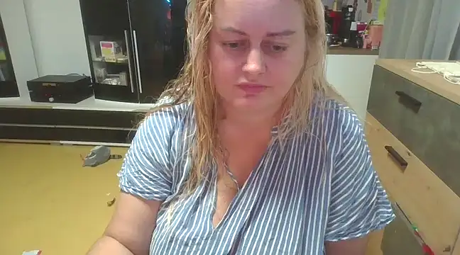 Snapshot of Meliss_Official9 chatting on February 25, 2025, 7:14 pm Meliss Official9 online show from February 25, 2025, 7:14 pm
