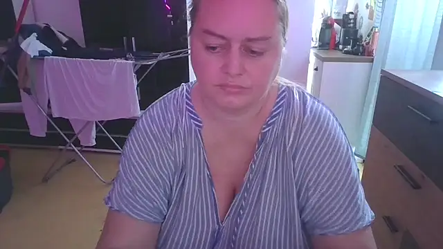 Snapshot of Meliss_Official9 chatting on March 10, 2025, 6:16 am Meliss Official9 online show from March 10, 2025, 6:16 am