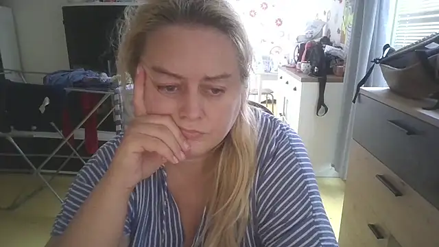 Snapshot of Meliss_Official9 chatting on March 15, 2025, 2:55 pm Meliss Official9 online show from March 15, 2025, 2:55 pm