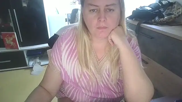 Snapshot of Meliss_Official9 chatting on September 25, 2025, 9:13 am Meliss Official9 online show from September 25, 2025, 9:13 am