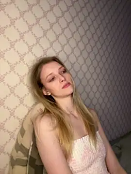 Evvie Summn1 online show from February 23, 2026, 3:42 pm