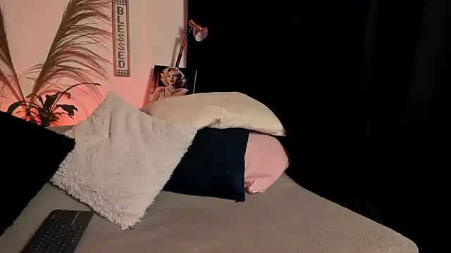 Serenity Day online show from September 29, 2025, 2:16 am