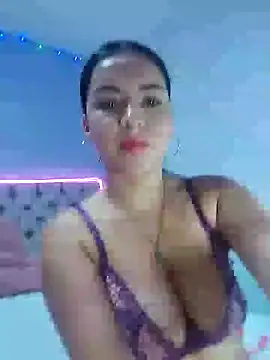 Snapshot of Anal_Luucia chatting on February 5, 2025, 1:44 pm Anal Luucia online show from February 5, 2025, 1:44 pm