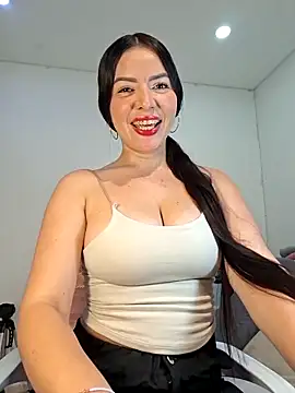 Anal Luucia online show from June 19, 2026, 1:37 pm