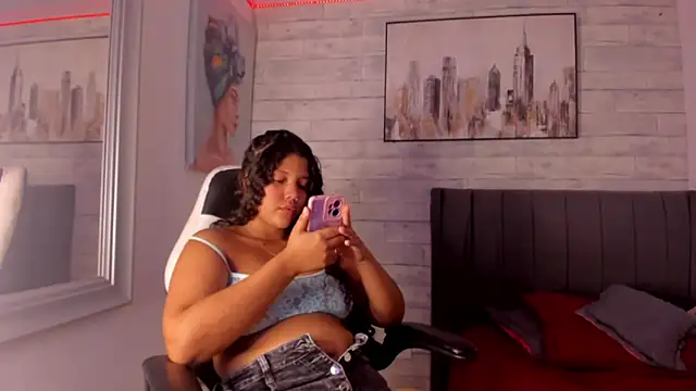 Snapshot of Niky_lulo chatting on December 7, 2024, 4:20 am Niky lulo online show from December 7, 2024, 4:20 am