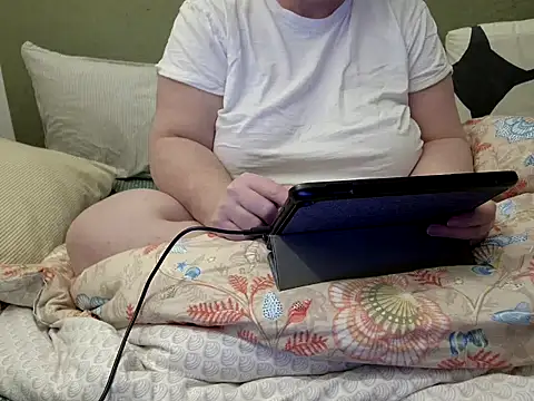 MarthaBriest online show from December 22, 2025, 9:56 pm