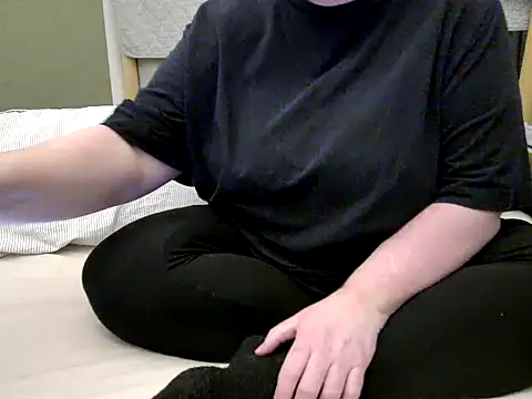 Snapshot of MarthaBriest chatting on April 17, 2026, 2:14 am MarthaBriest online show from April 17, 2026, 2:14 am