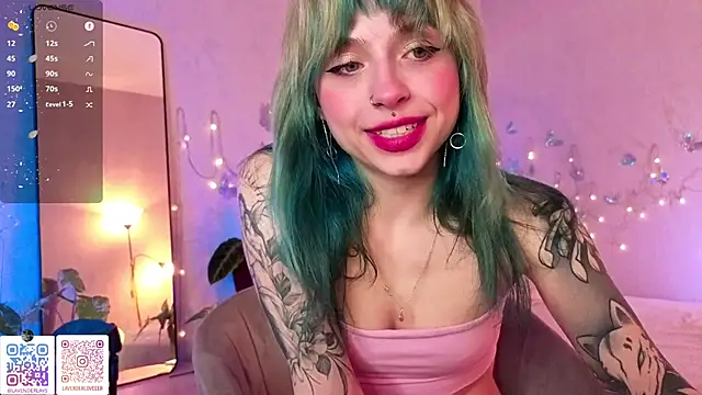 Snapshot of lavenderluxe chatting on May 14, 2026, 6:15 pm lavenderluxe online show from May 14, 2026, 6:15 pm