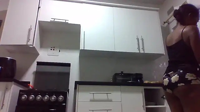 Snapshot of sweets_80 chatting on April 8, 2026, 4:01 am sweets 80 online show from April 8, 2026, 4:01 am