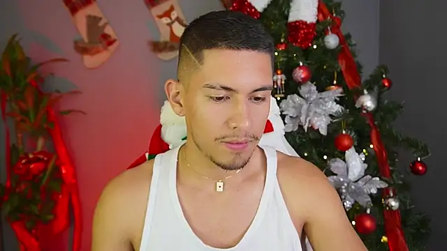 Snapshot of Aaronfox_x chatting on December 24, 2024, 3:05 am Aaronfox x online show from December 24, 2024, 3:05 am