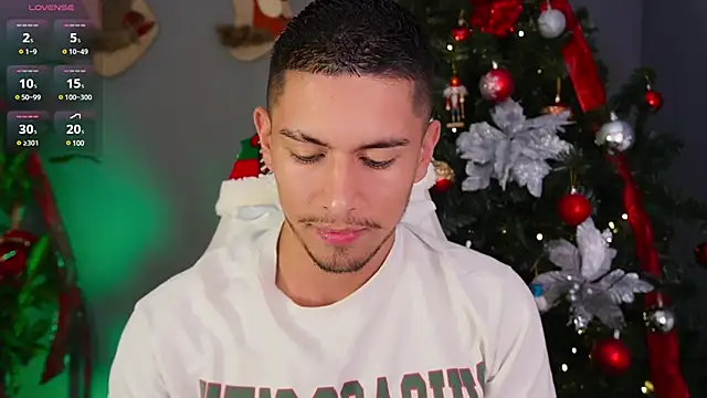 Snapshot of Aaronfox_x chatting on December 25, 2024, 11:10 pm Aaronfox x online show from December 25, 2024, 11:10 pm