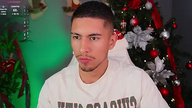 Snapshot of Aaronfox_x chatting on December 26, 2024, 2:12 am Aaronfox x online show from December 26, 2024, 2:12 am