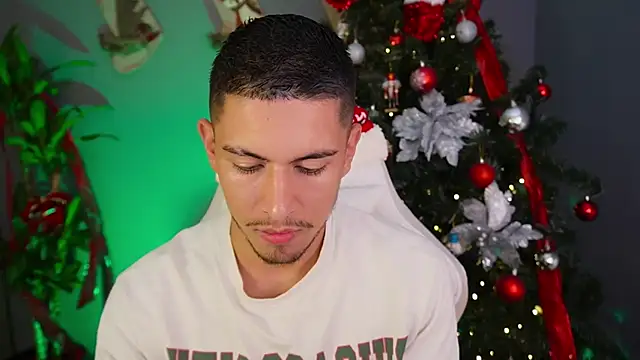 Snapshot of Aaronfox_x chatting on December 26, 2024, 5:15 am Aaronfox x online show from December 26, 2024, 5:15 am