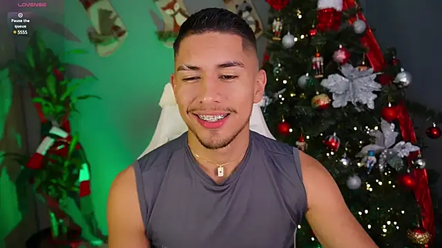 Snapshot of Aaronfox_x chatting on December 27, 2024, 2:47 am Aaronfox x online show from December 27, 2024, 2:47 am
