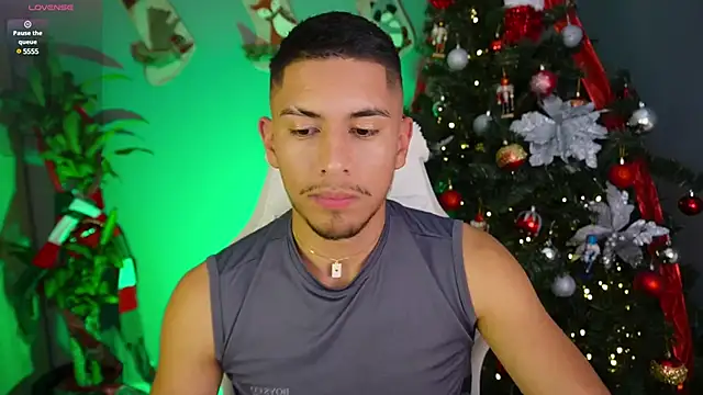 Snapshot of Aaronfox_x chatting on December 27, 2024, 5:52 am Aaronfox x online show from December 27, 2024, 5:52 am